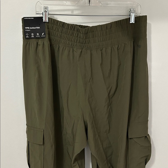 Abercrombie & Fitch YPB Motiontek Jogger Olive - Picture 4 of 10
